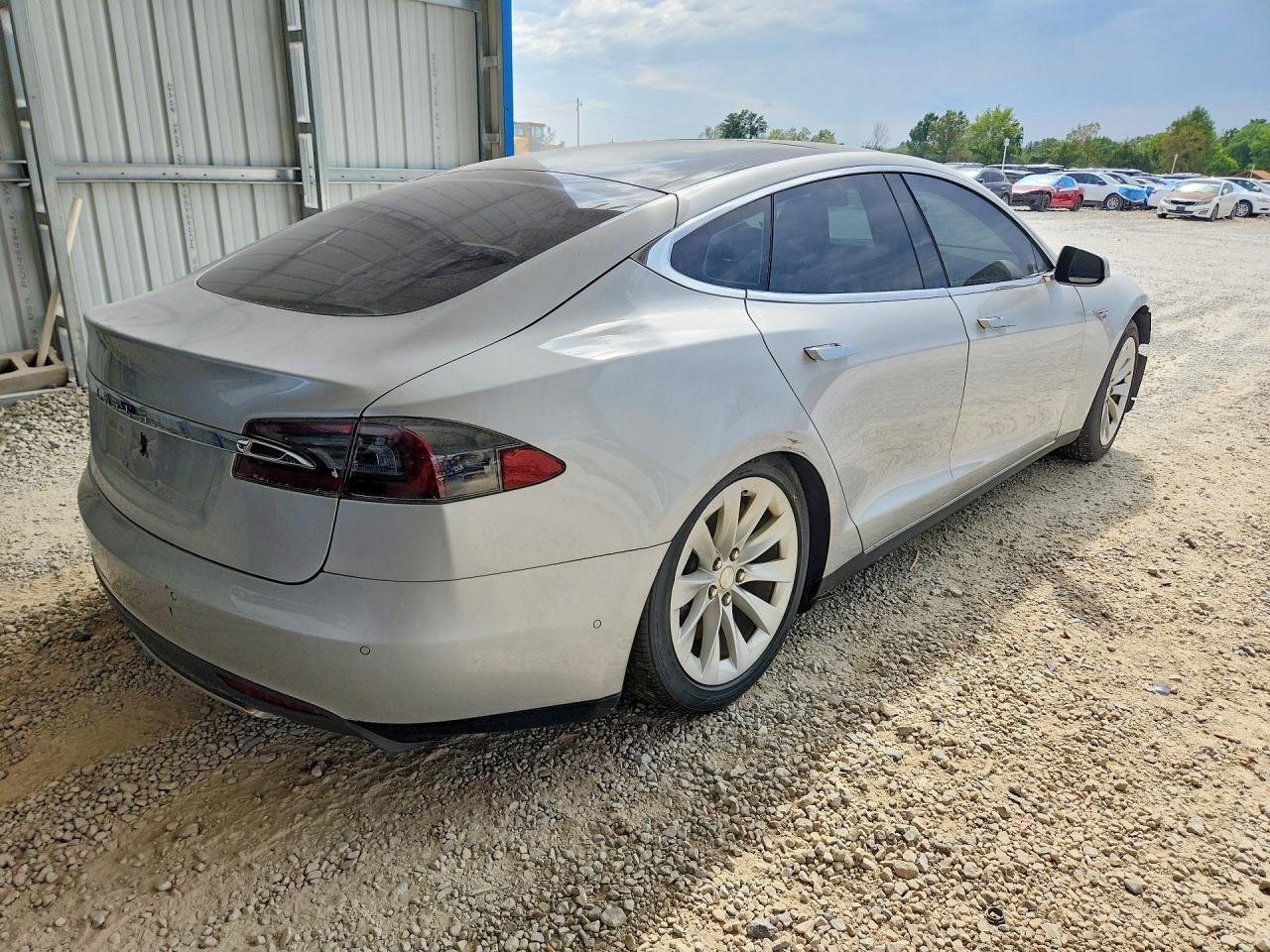 2015 Tesla Model S - Фото 3