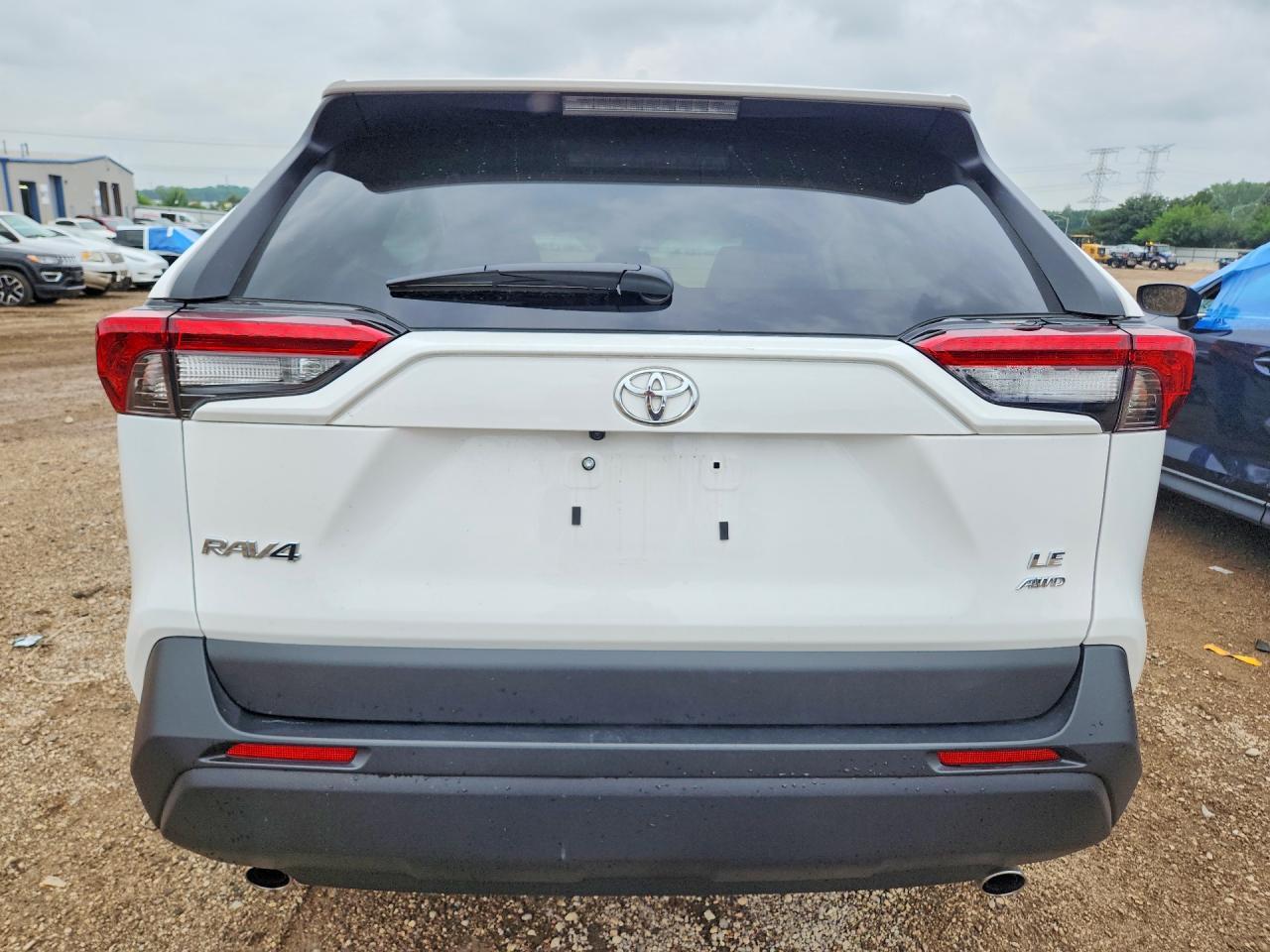 2025 Toyota Rav4 Le - Image 6