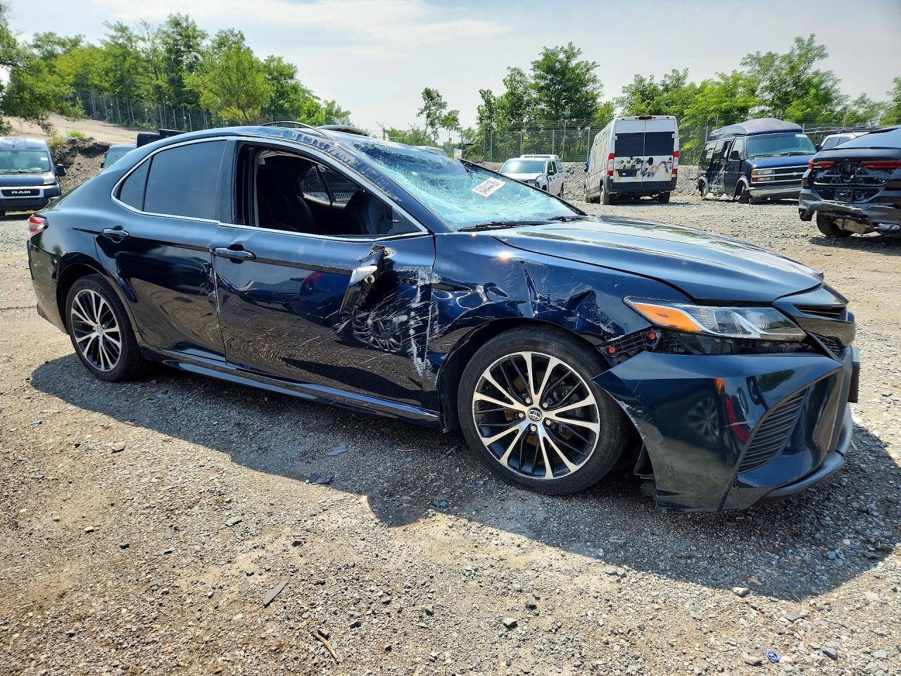2020 Toyota Camry Se - Фото 4