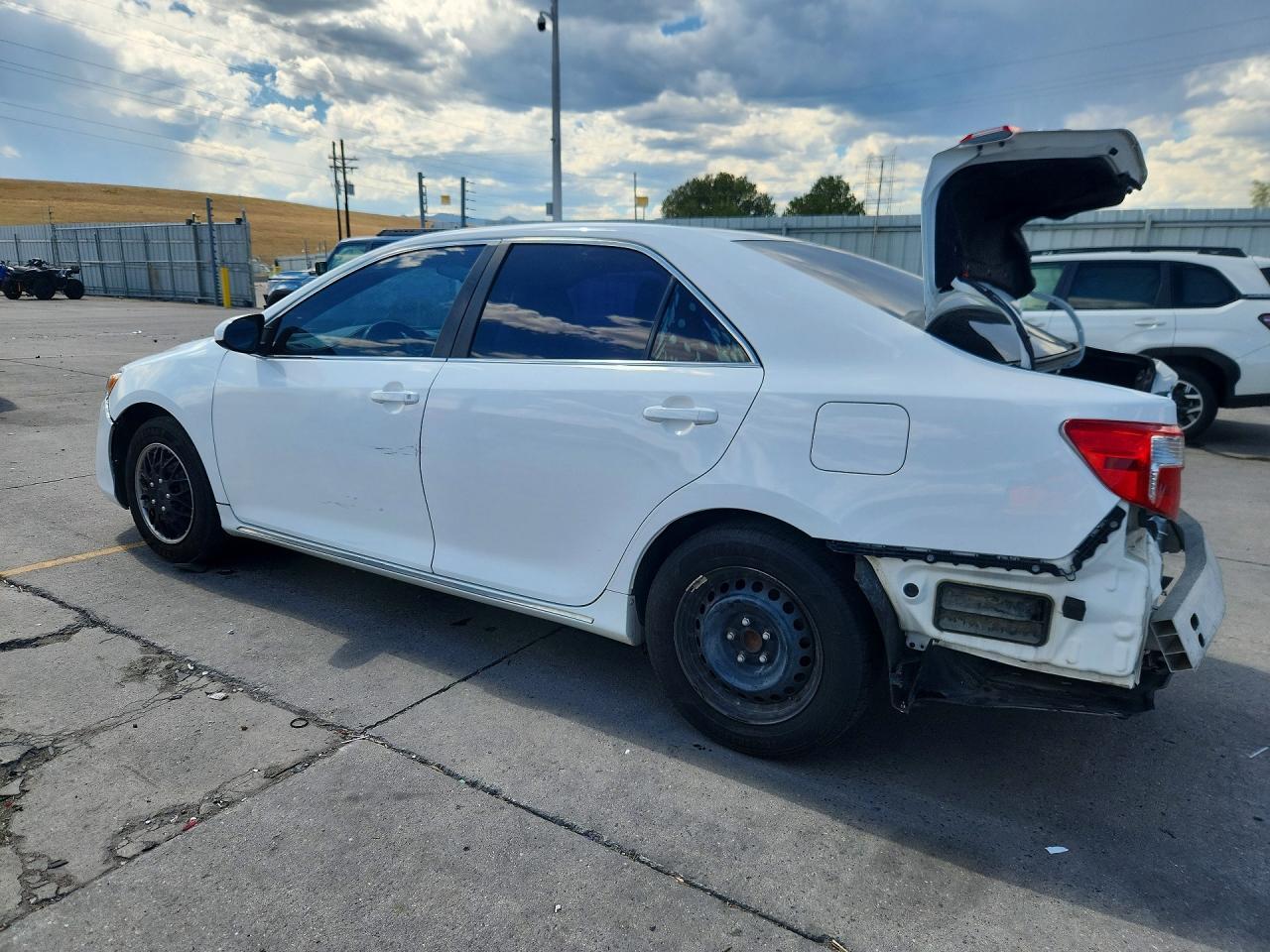 2014 Toyt Camry - Image 2