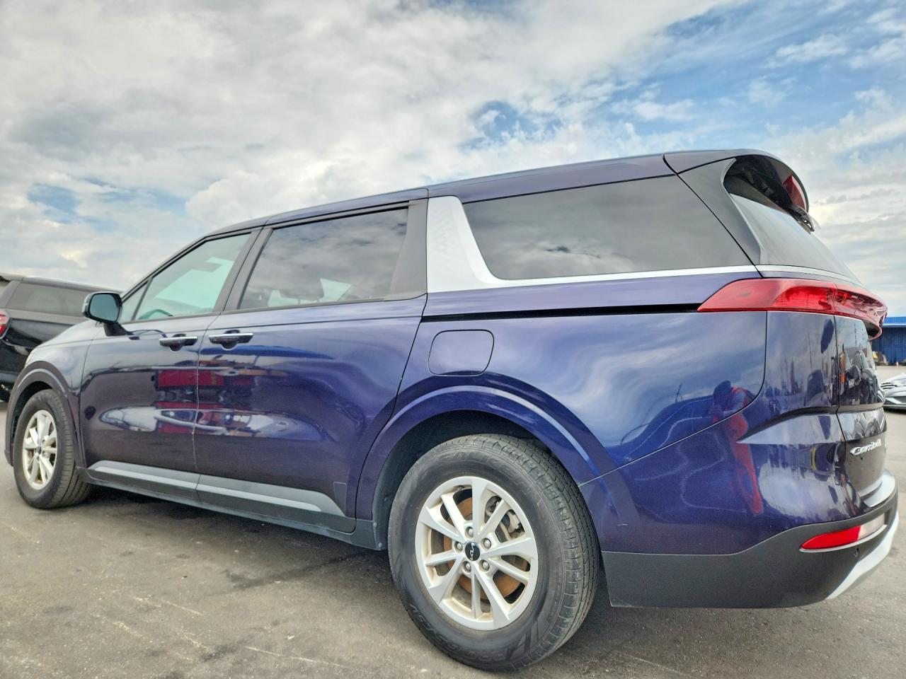 2022 Kia Carnival Lx - Фото 2