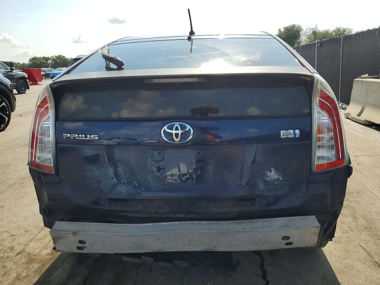 2013 Toyota Prius Two - Image 6