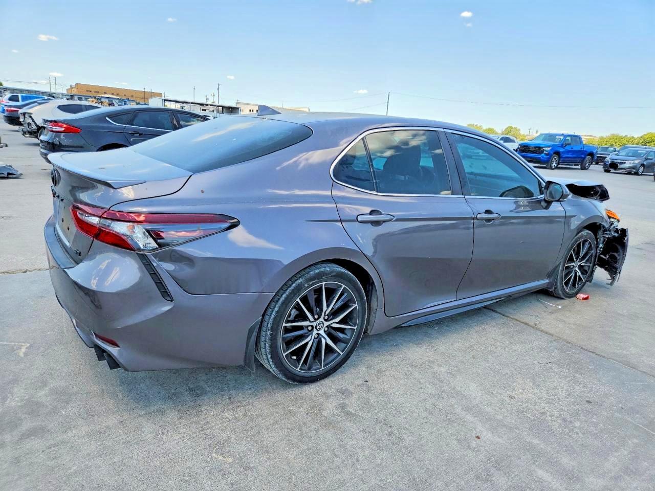 2023 Toyota Camry Se - Фото 3