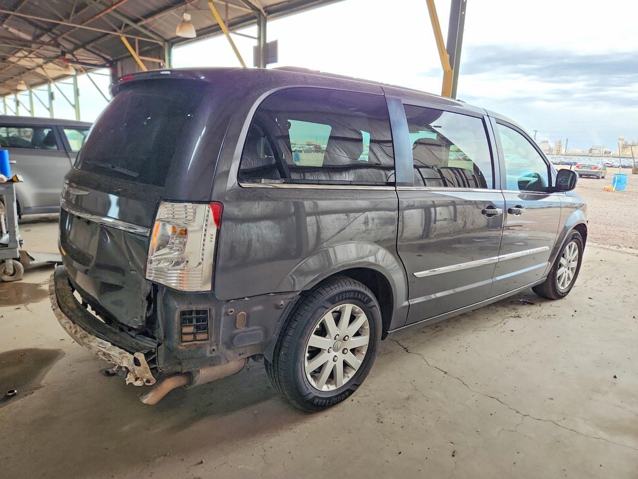 2015 Chrysler Town & Country Touring - Image 3