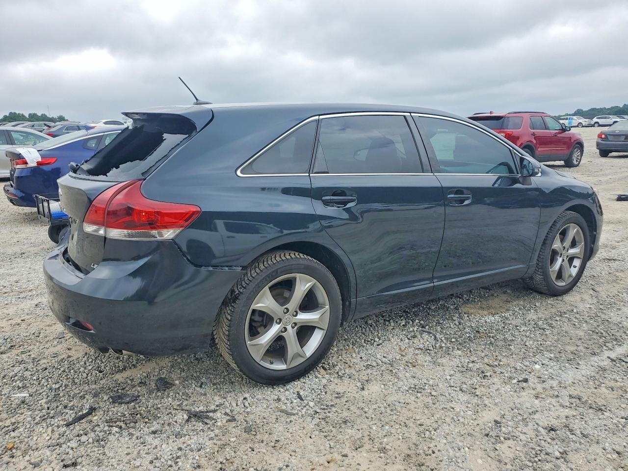 2013 Toyota Venza Le - Image 3
