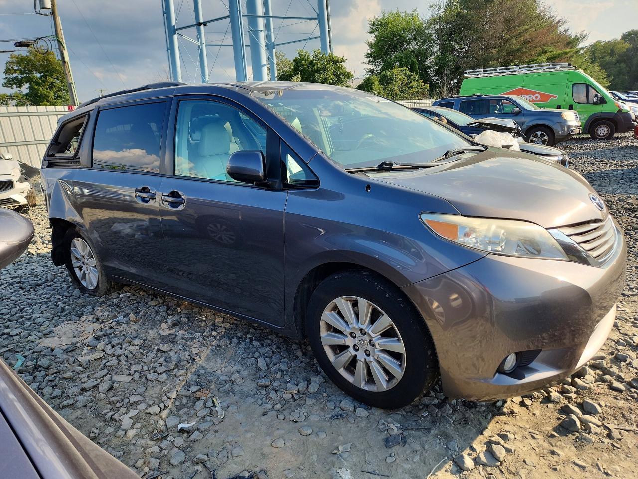 2013 Toyota Sienna Xle 7-Passenger - Image 4