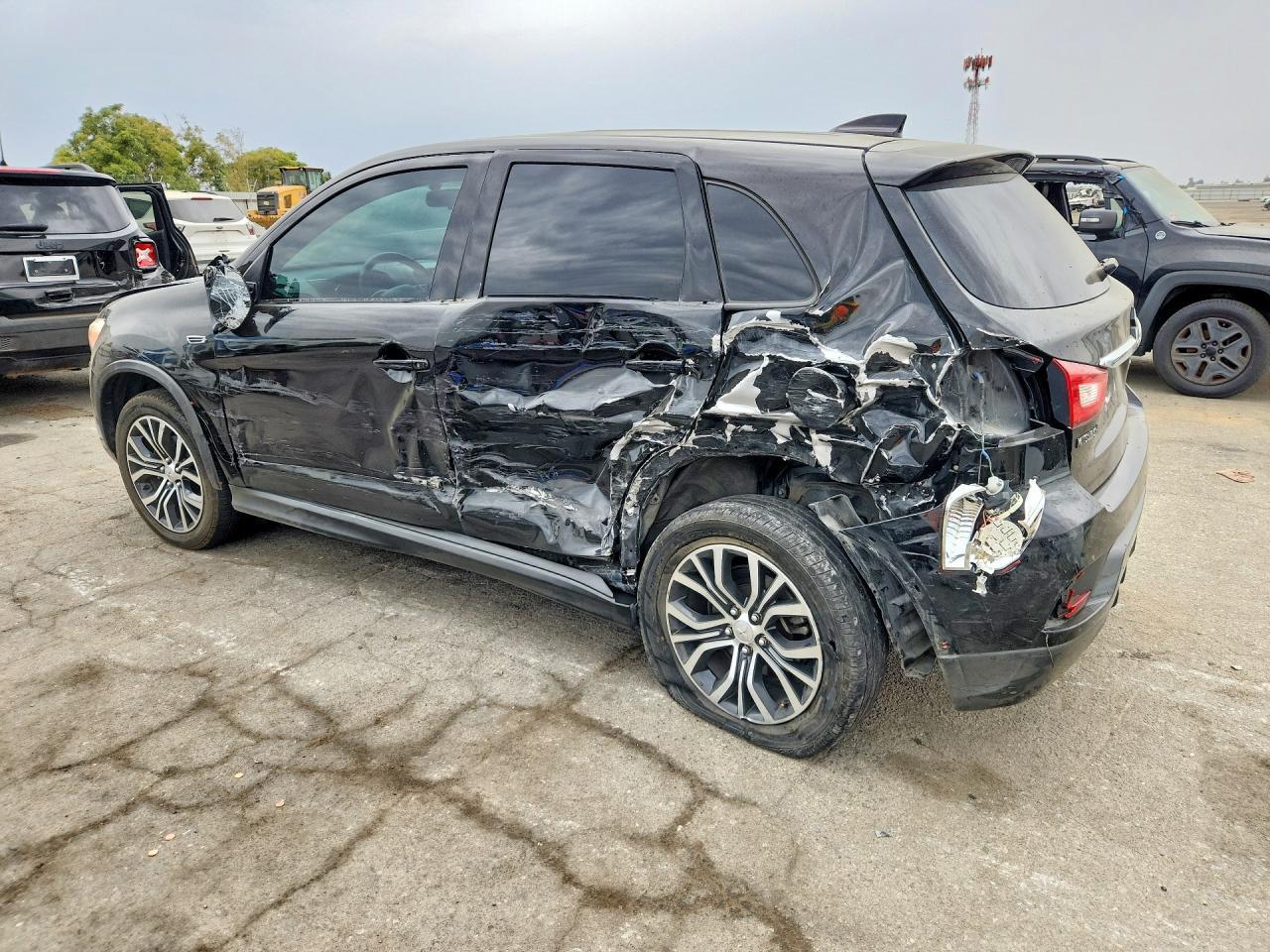 2018 Mitsubishi Outlander Sport Es - Image 2