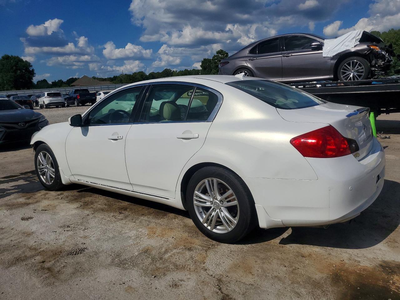 2010 Infiniti G37 Sedan Base - Image 2