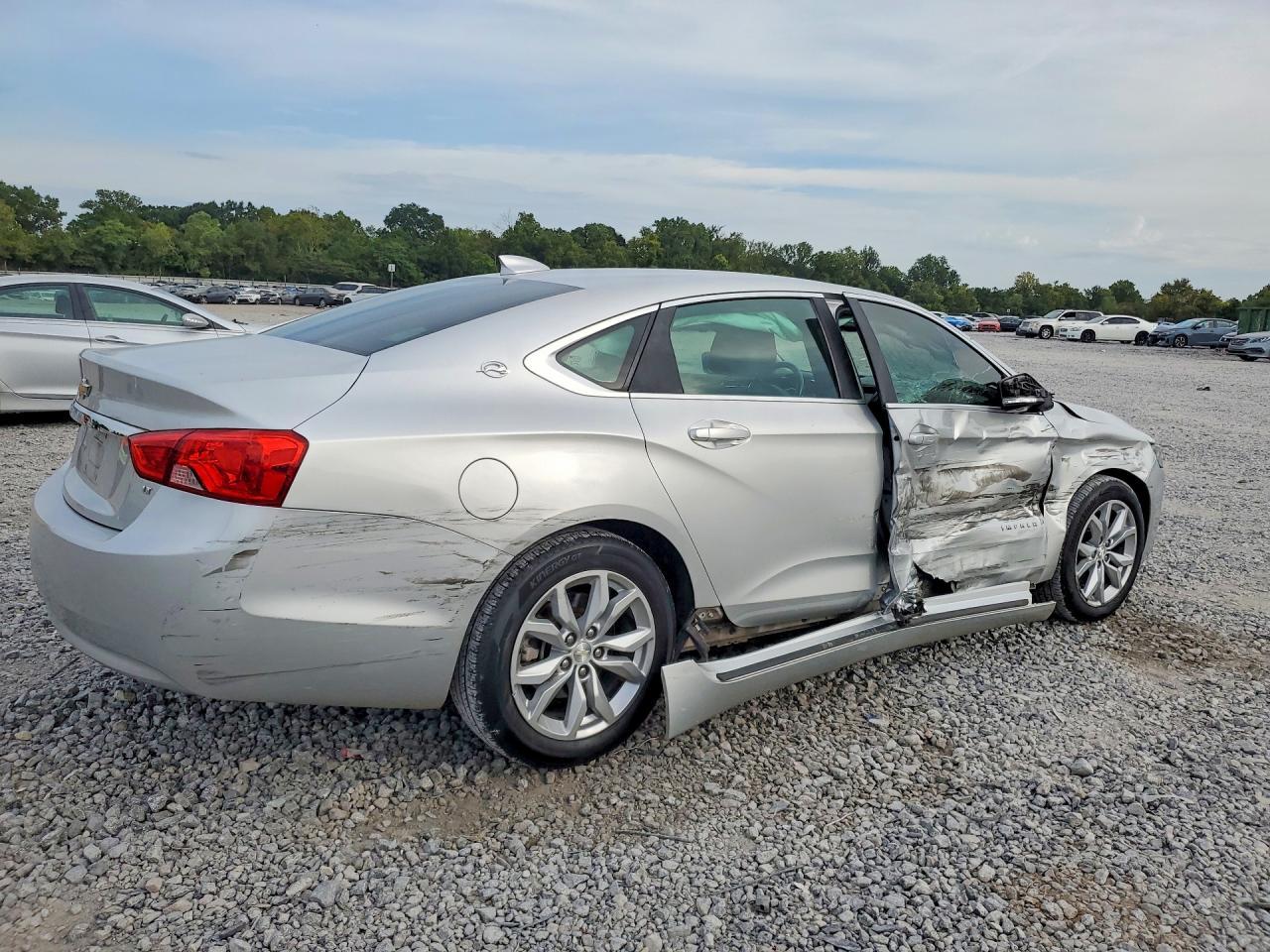2017 Chevrolet Impala Lt - Image 3