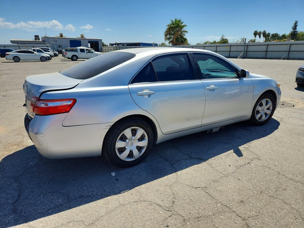 2009 Toyota Camry Le - Фото 3