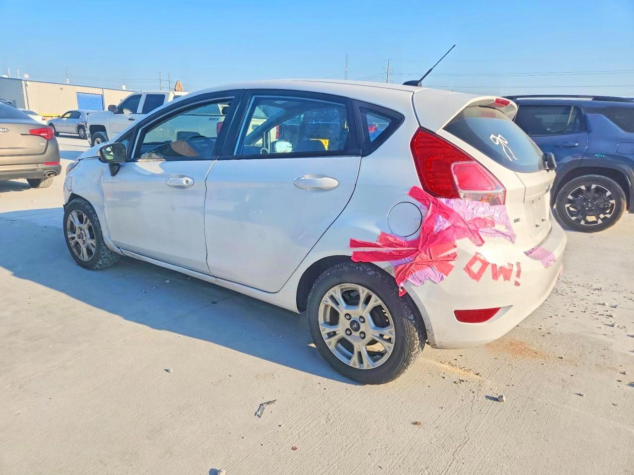 2014 Ford Fiesta Se - Фото 2