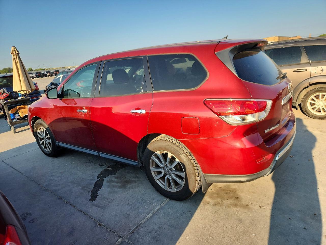 2014 Nissan Pathfinder S - Image 2