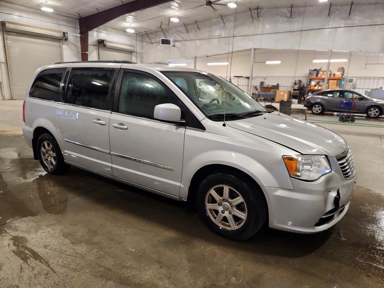 2012 Chrysler Town & Country Touring - Фото 4