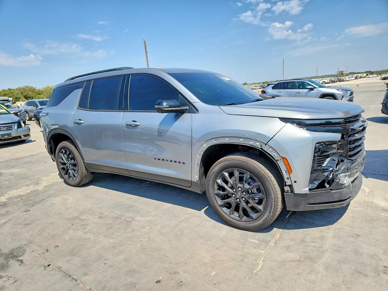 2026 Chev Traverse L - Фото 4