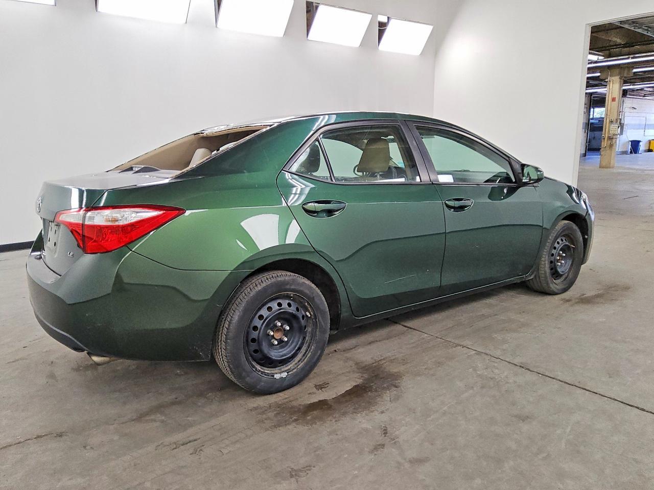 2015 Toyota Corolla Le - Фото 3