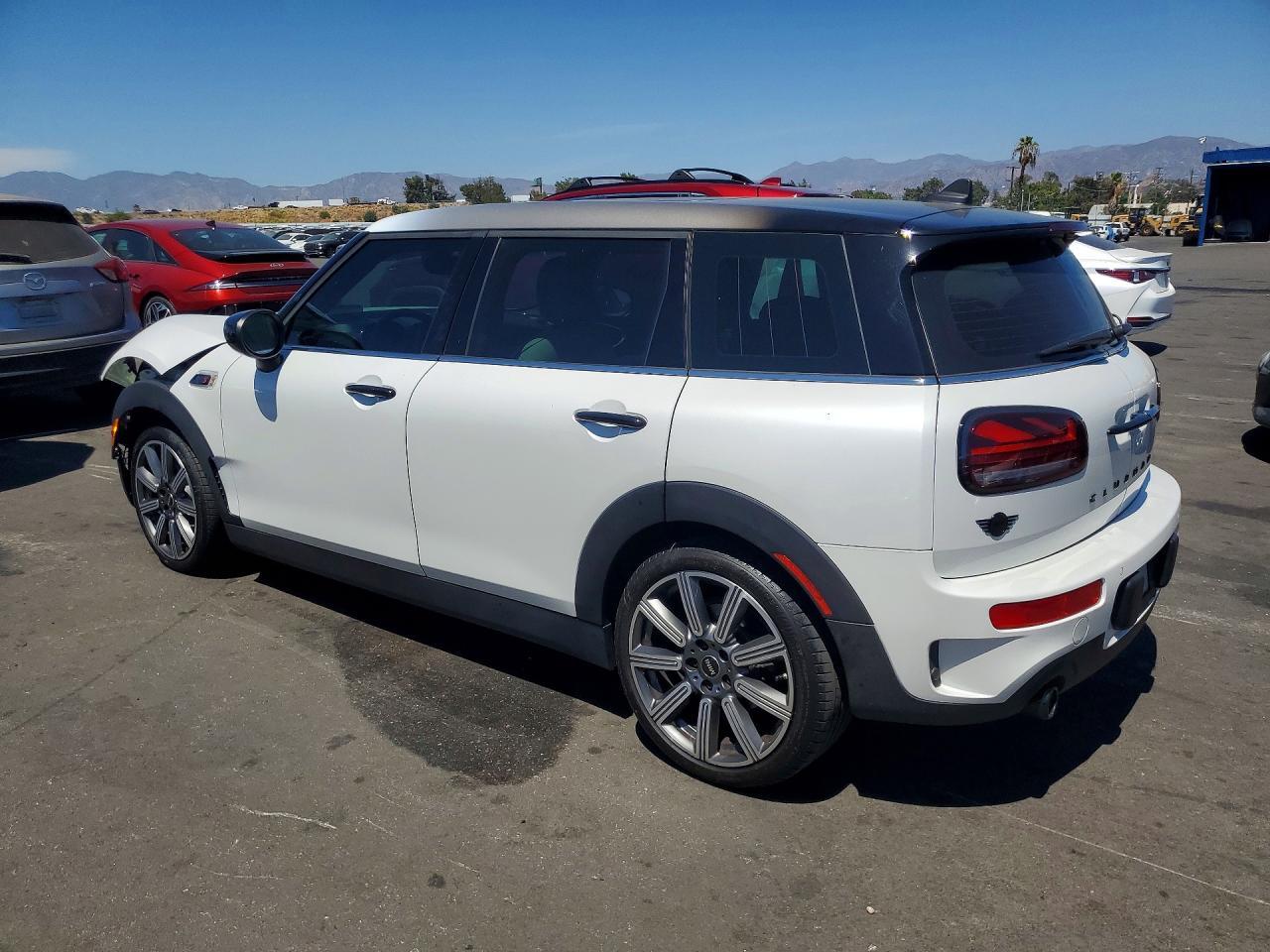 2023 Mini Cooper S Clubman - Фото 2