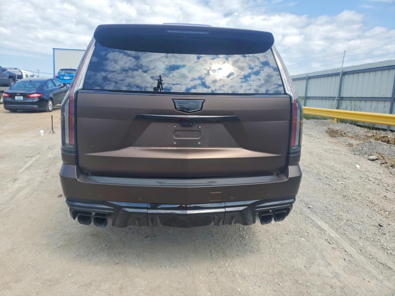 2025 Cadillac Escalade V - Image 6