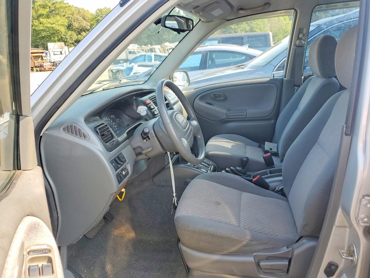2000 Chevrolet Tracker - Image 7