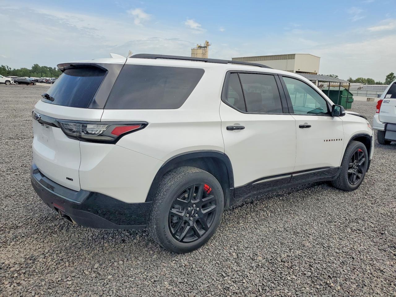 2021 Chevrolet Traverse Premier - Image 3