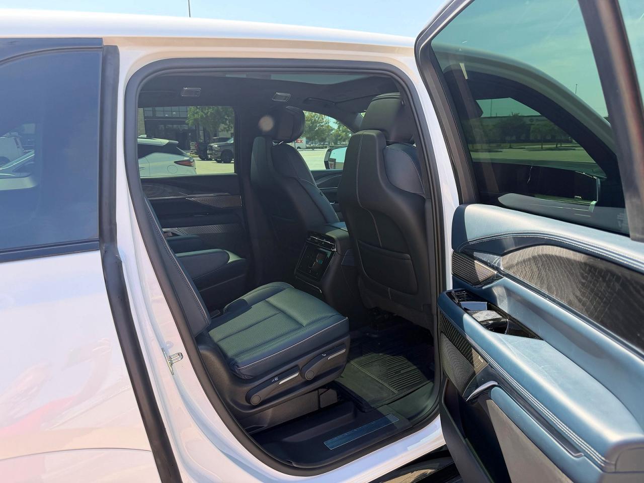 2025 Cadillac Escalade Iq Sport-2 - Фото 6