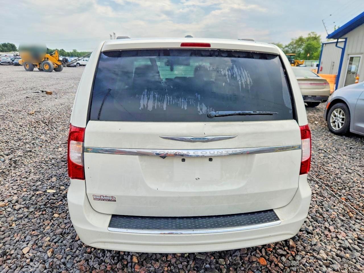 2012 Chrysler Town & Country Touring - Image 6