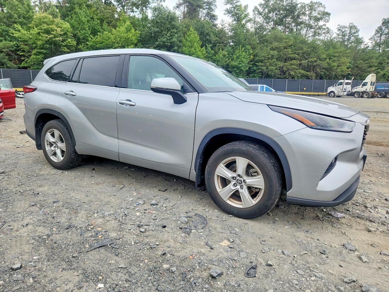 2022 Toyota Highlander Le - Фото 4