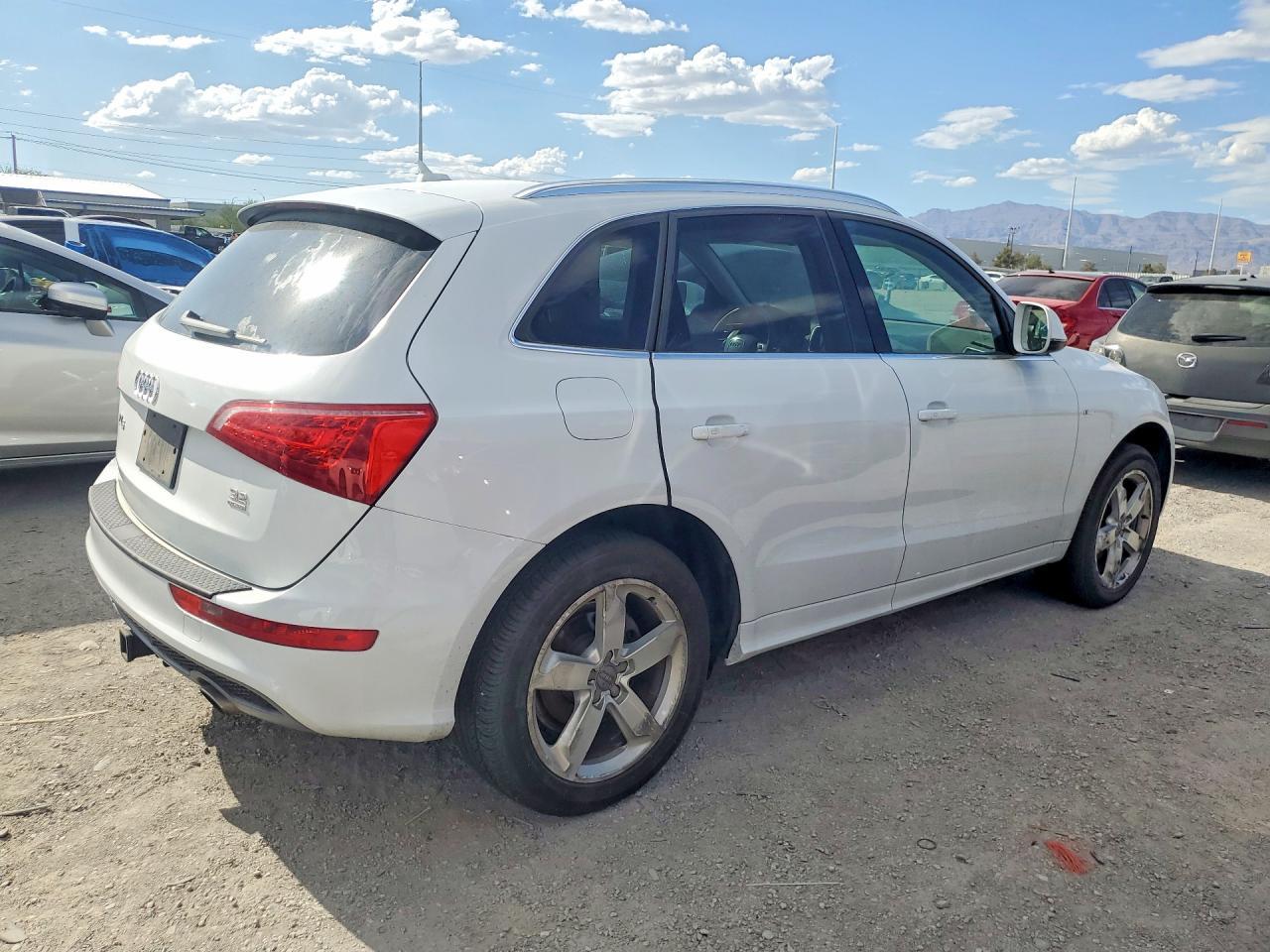 2012 Audi Q5 Premium Plus - Image 3