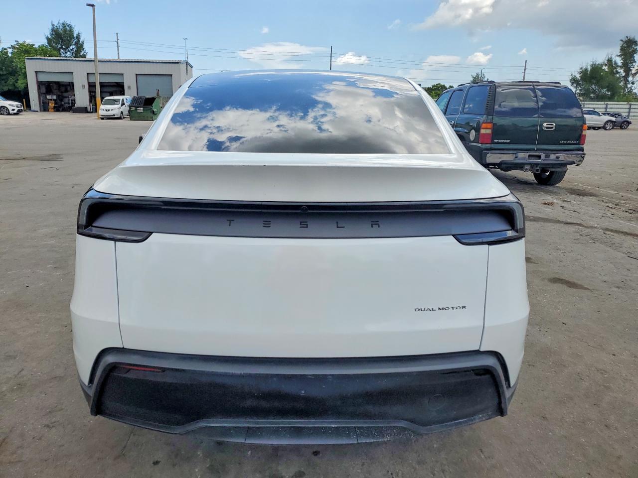 2026 Tesla Model Y - Фото 6