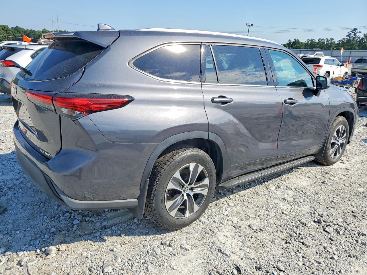 2021 Toyota Highlander Xle - Фото 3