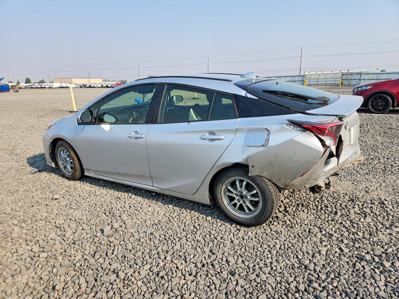 2017 Toyota Prius Three - Фото 2
