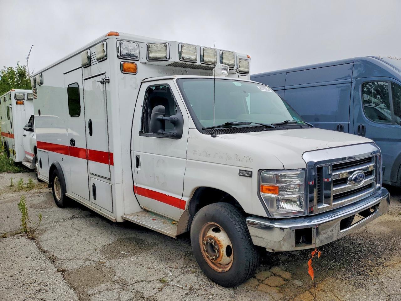 2017 Ford Econoline E450 Sd Ambulance - Фото 4