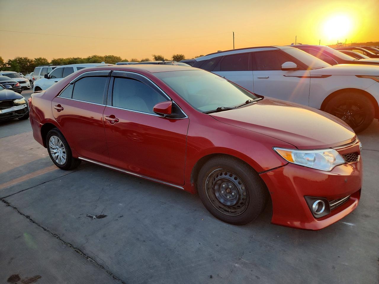 2014 Toyota Camry Le - Image 4