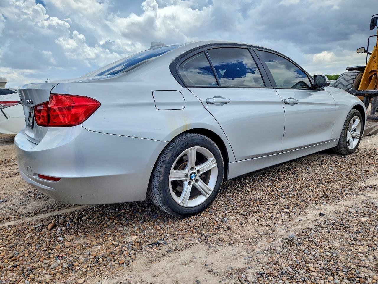 2014 BMW 320 I - Image 3