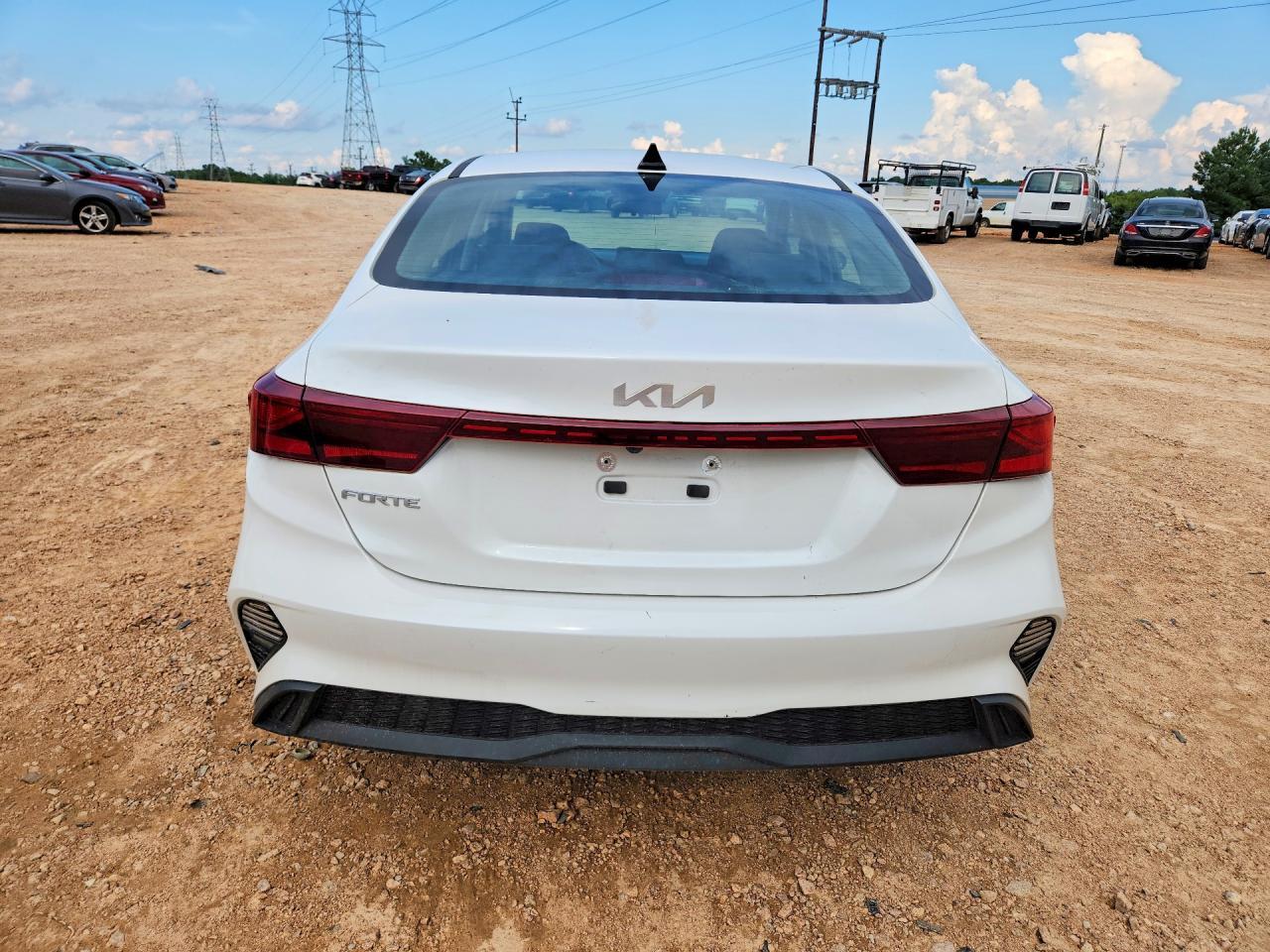 2022 Kia Forte Lxs - Image 6