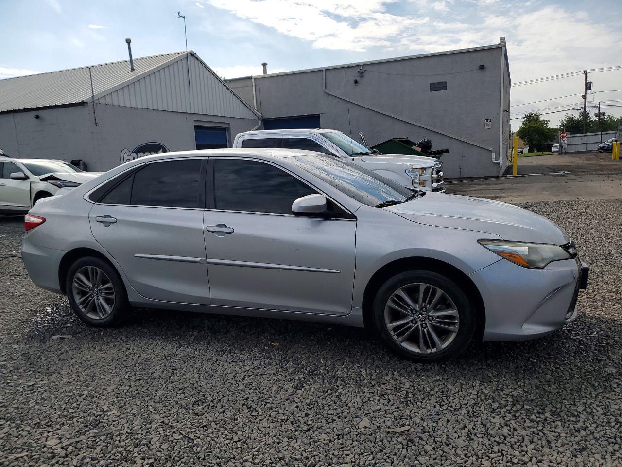 2017 Toyota Camry Se - Image 4