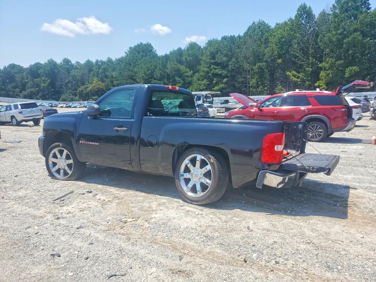2007 Chevrolet Silverado C1500 Classic - Image 2