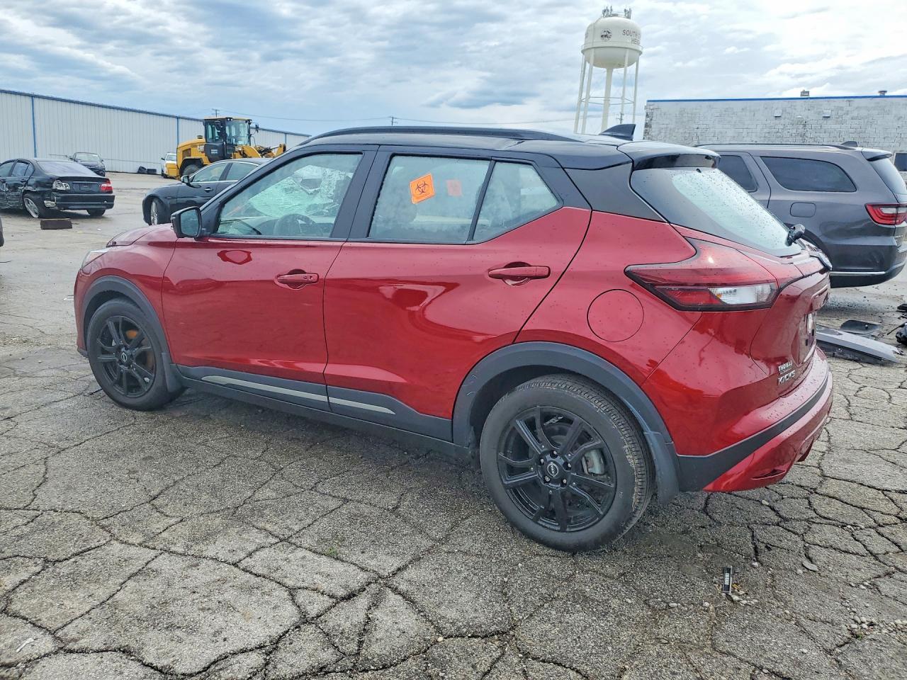 2023 Nissan Kicks Sr - Image 2