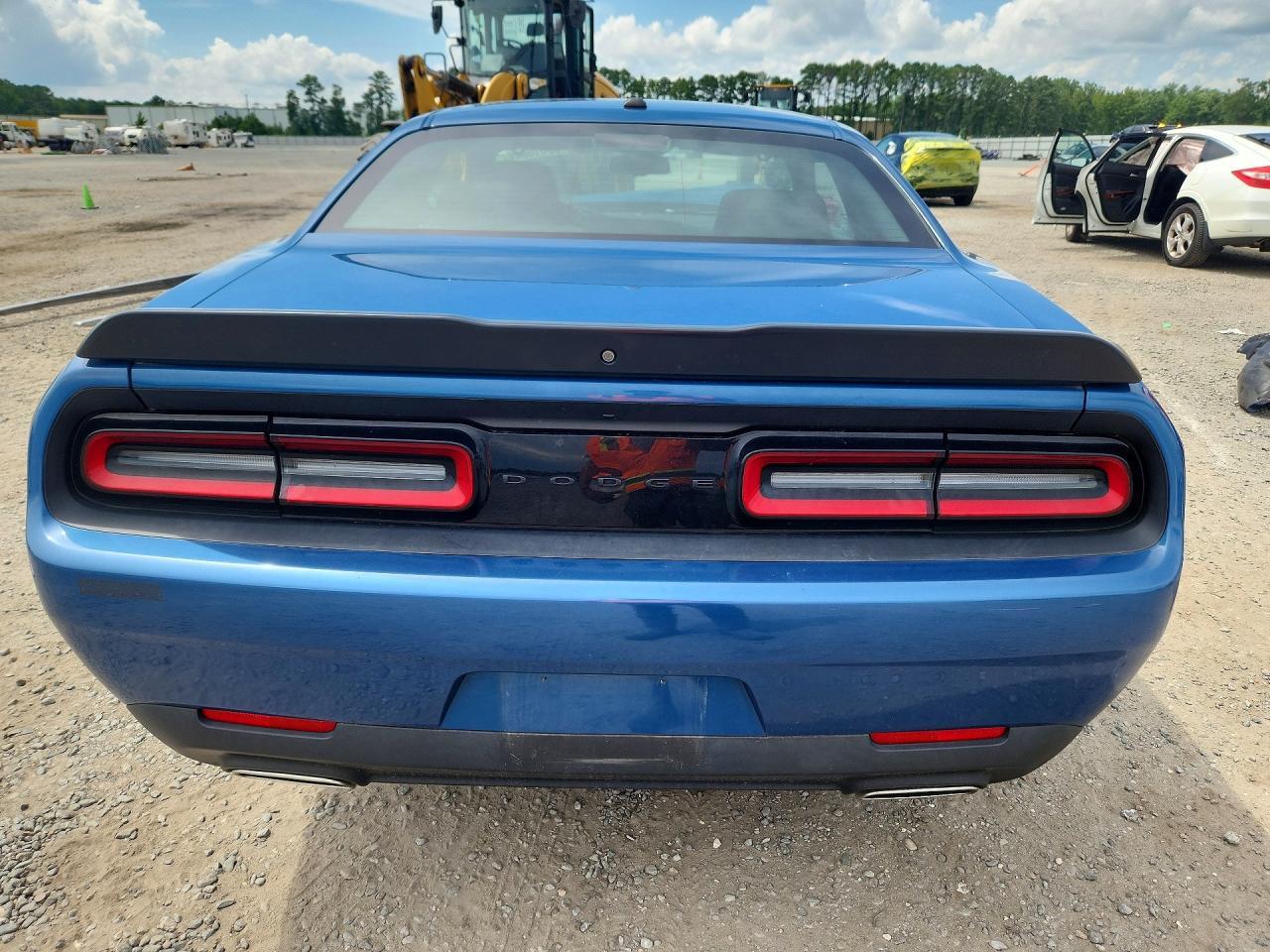 2022 Dodge Challenger Sxt - Image 6