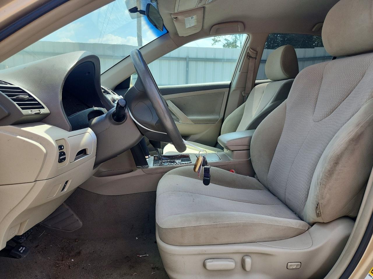 2010 Toyota Camry Le - Фото 7
