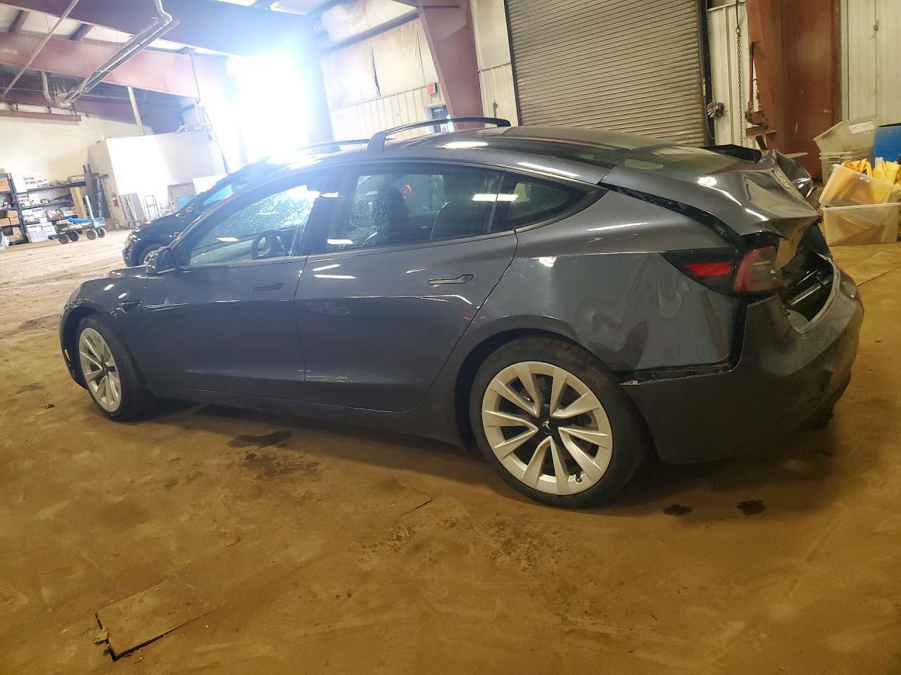 2022 Tesla Model 3 - Фото 2