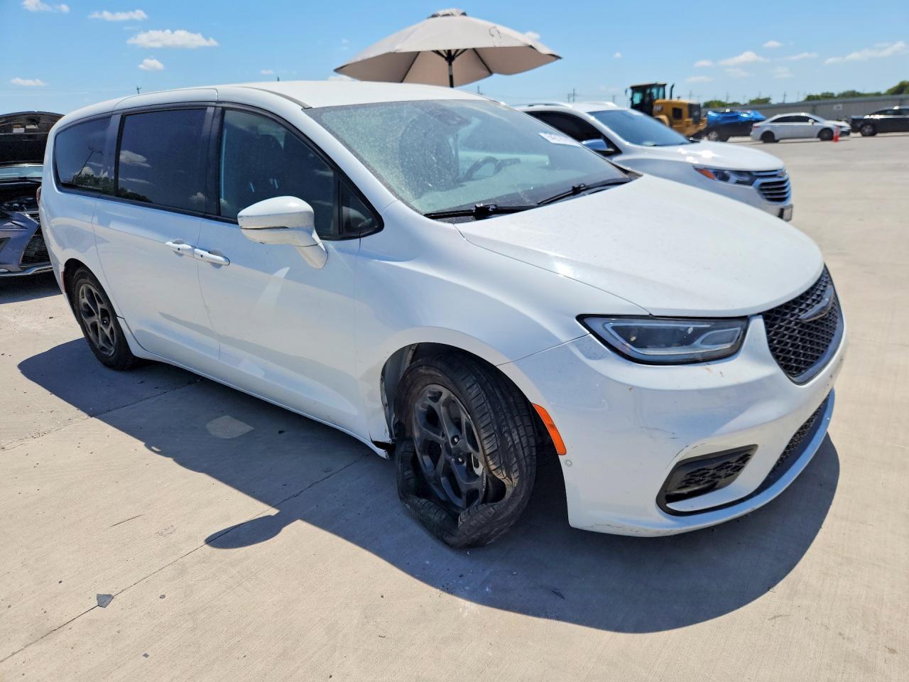 2022 Chrysler Pacifica Hybrid Touring L - Image 4