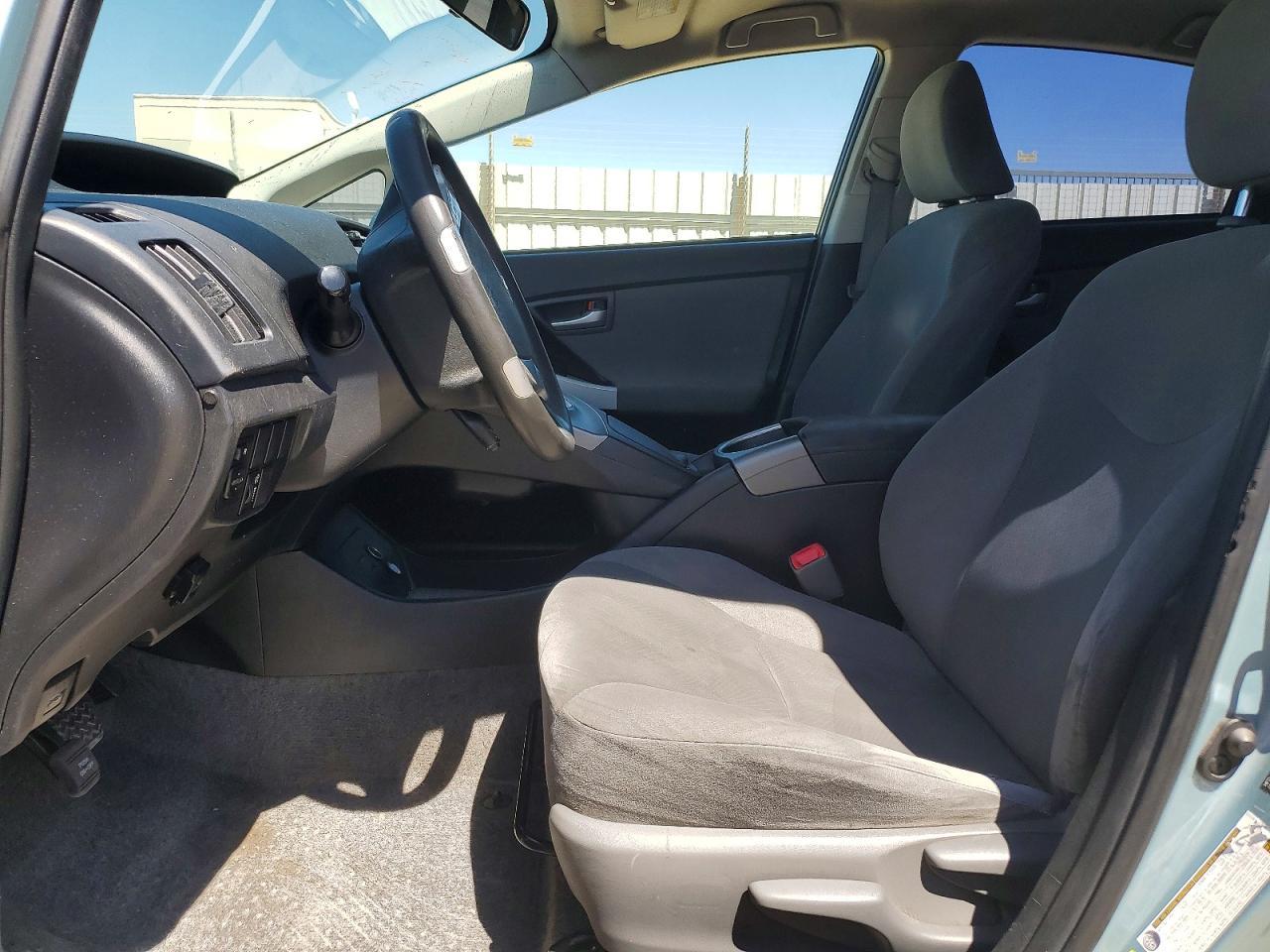 2013 Toyota Prius Three - Image 7