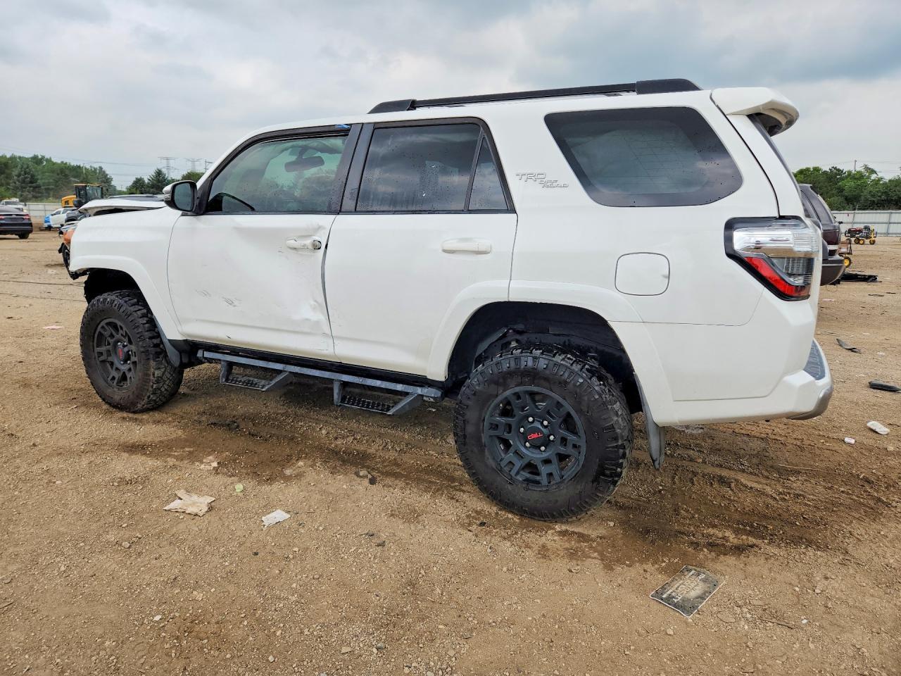 2019 Toyota 4Runner Trd Off-Road Premium - Image 2