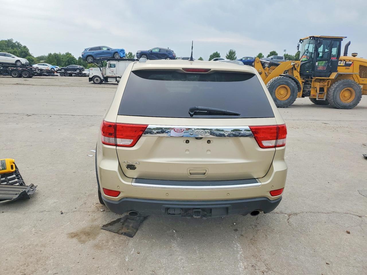 2012 Jeep Grand Cherokee Overland - Image 6