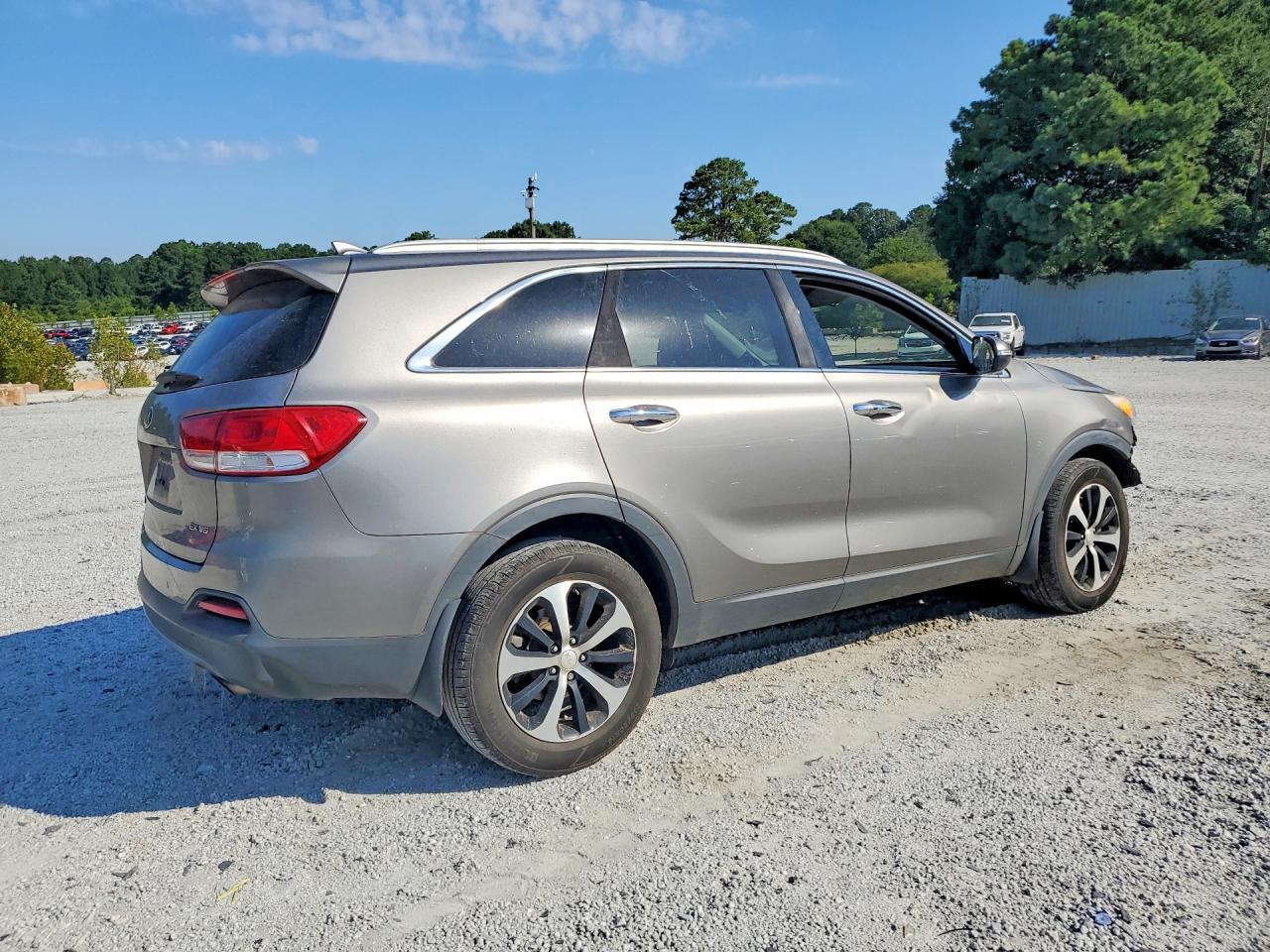 2016 Kia Sorento Ex - Image 3