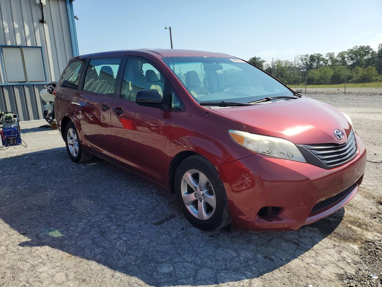 2013 Toyota Sienna L 7-Passenger - Image 4