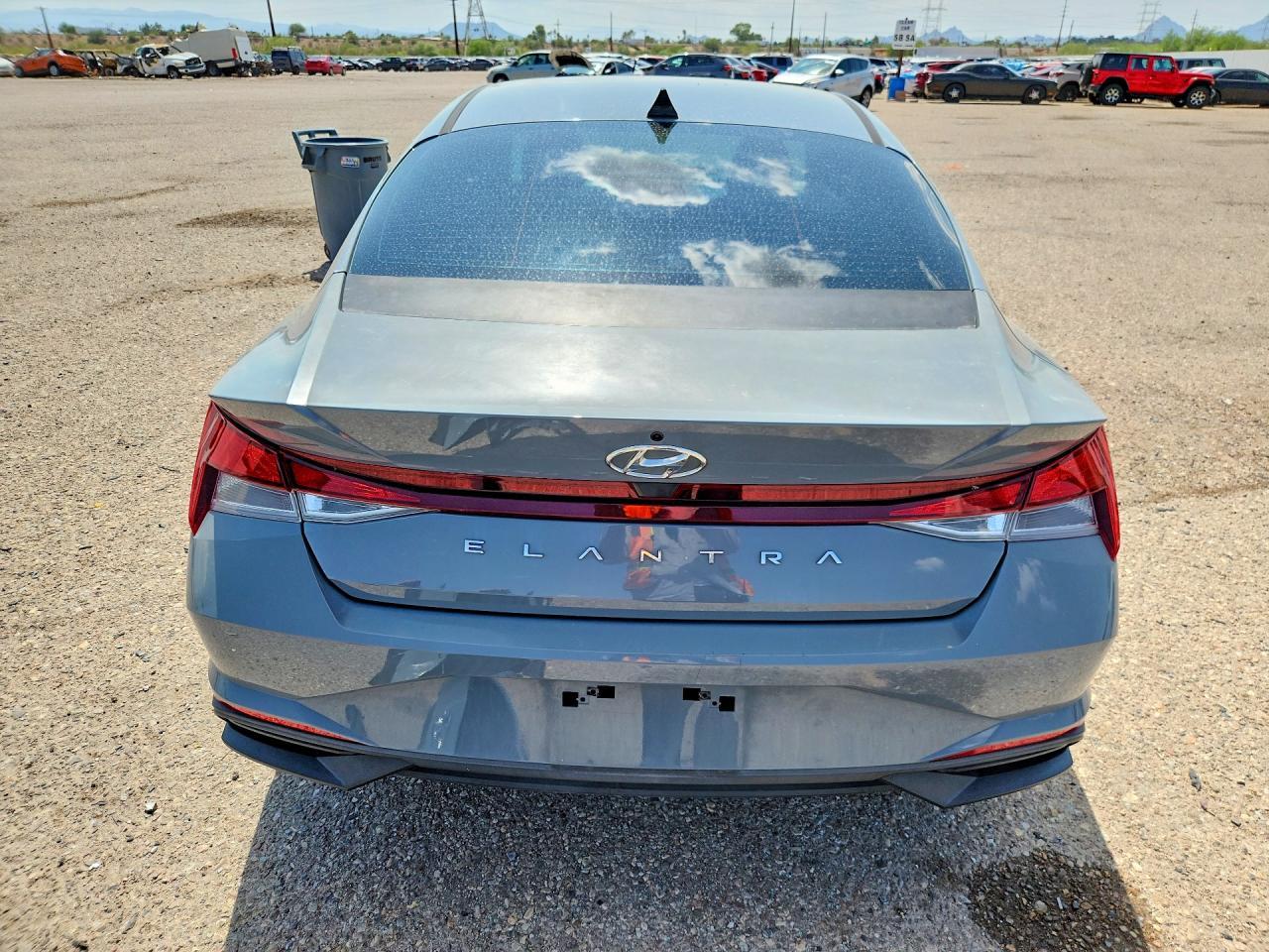 2021 Hyundai Elantra Se - Image 6