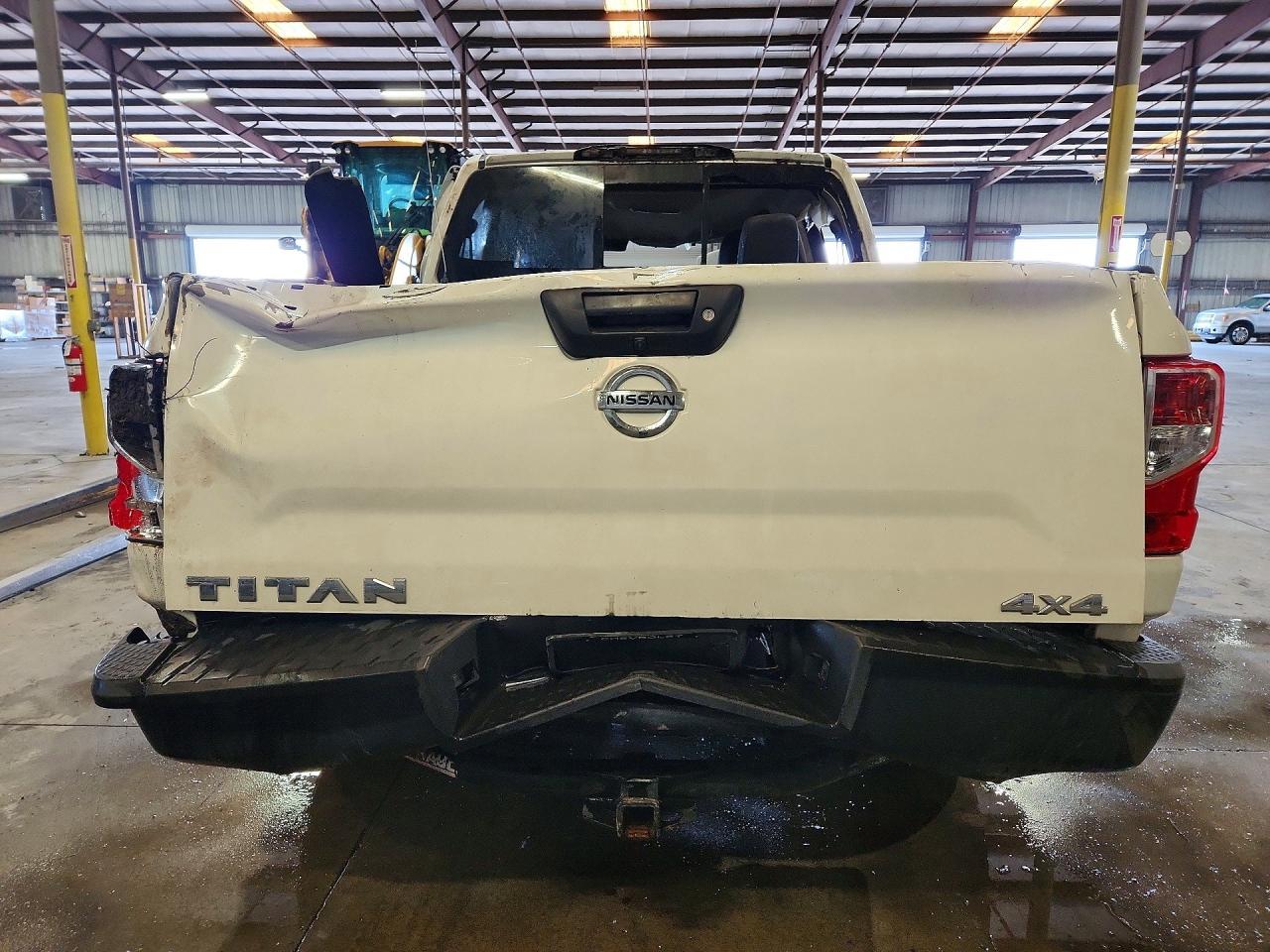 2019 Nissan Titan S - Фото 6