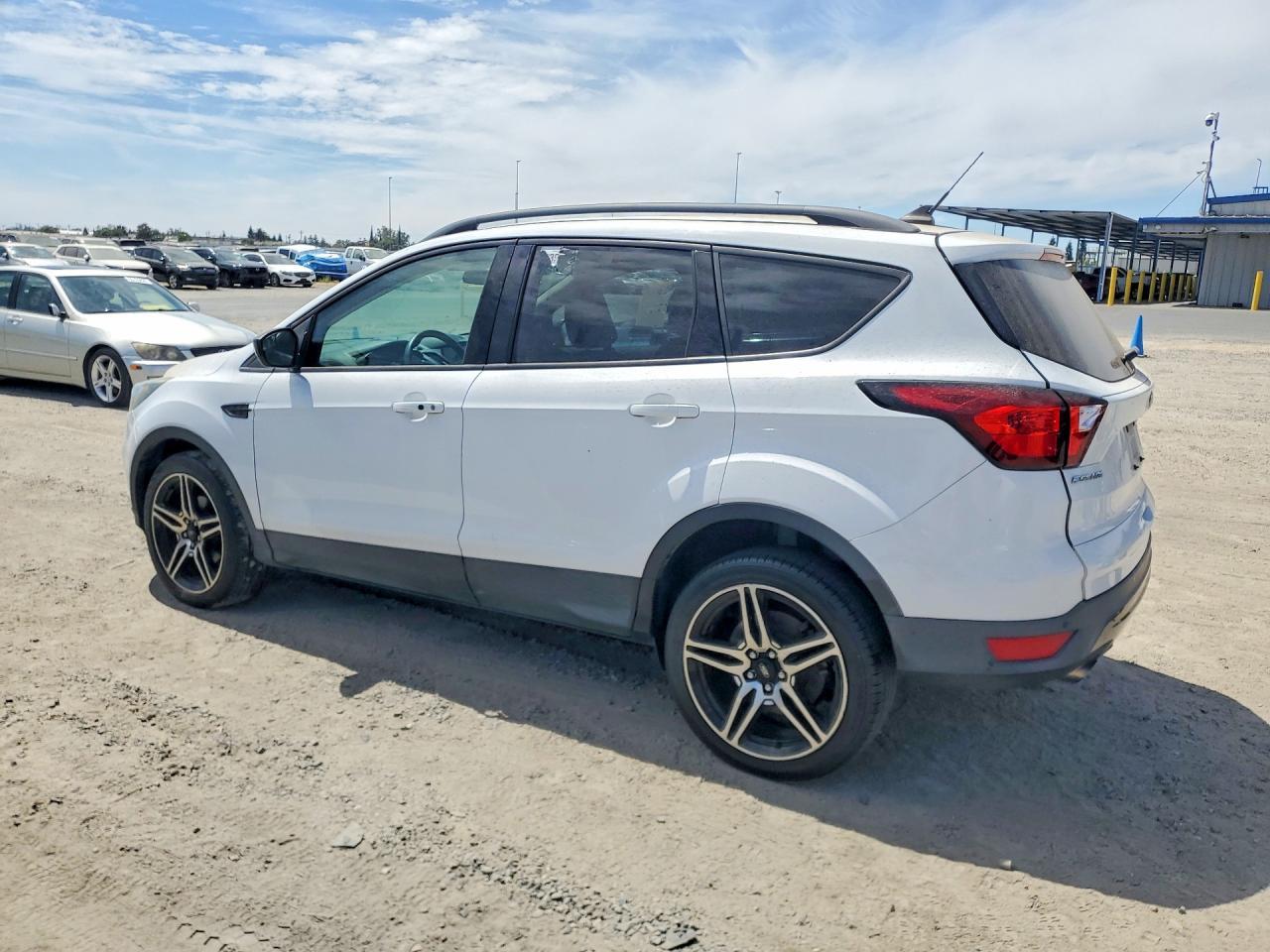 2019 Ford Escape Sel - Фото 2
