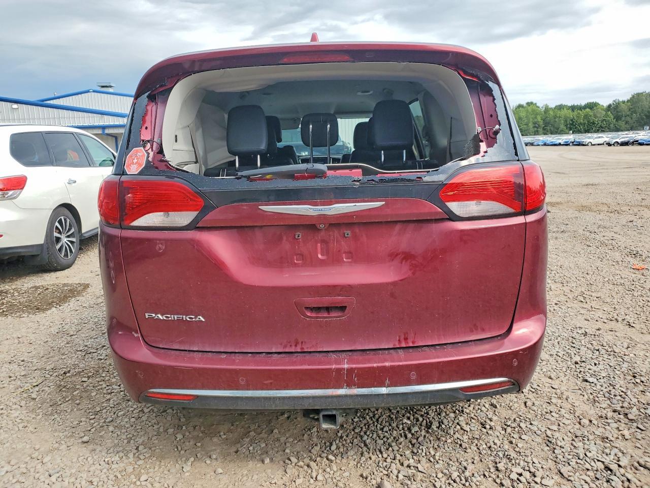 2017 Chrysler Pacifica Touring L Plus - Image 6
